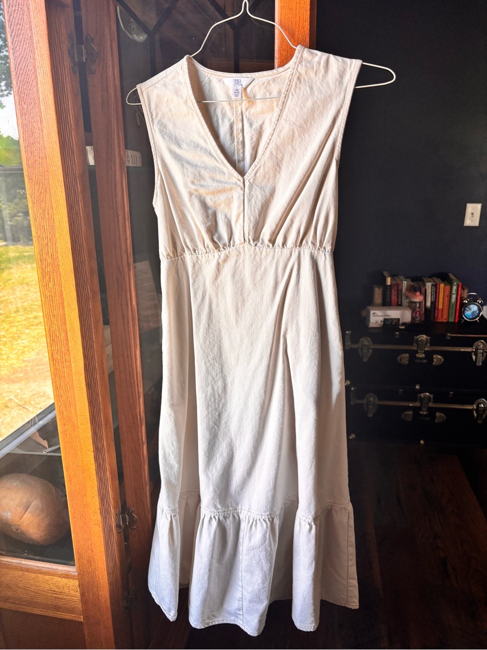 Time and Tru Sleeveless V-Neck Cream Maxi Dress